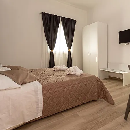 La Rosa Di Sharon * Portopalo Di Capo Passero